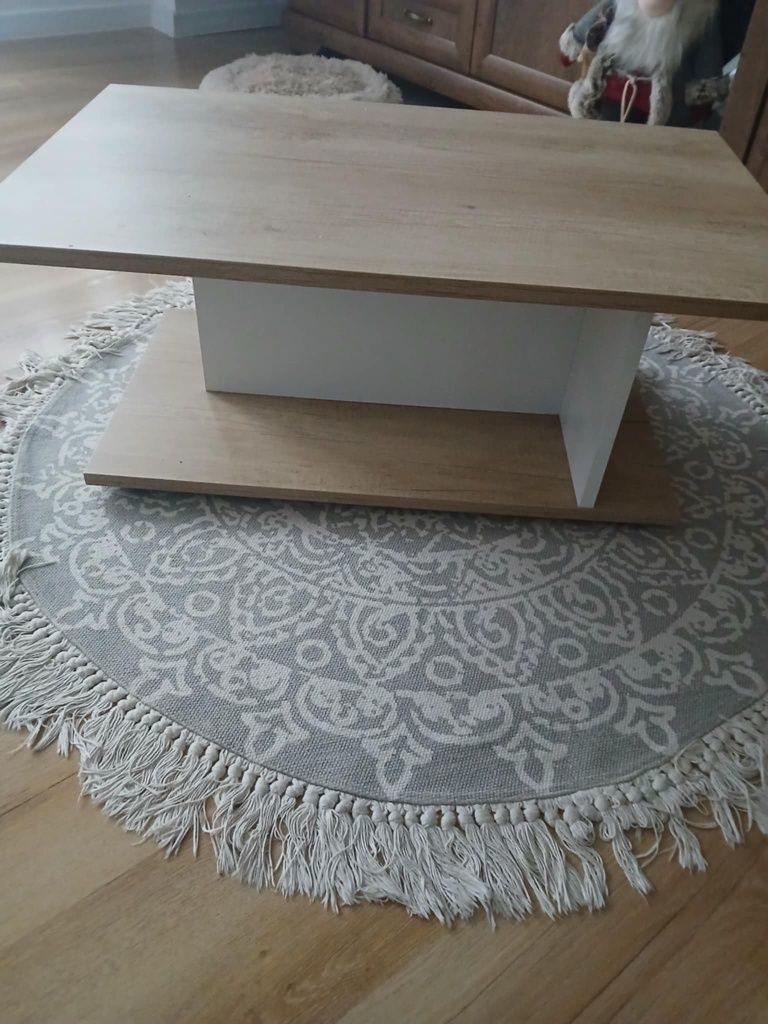 Sprzedam solidny stolik