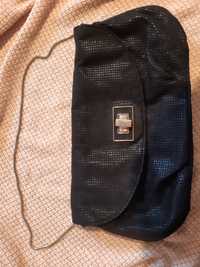 Torebka kopertówka czarna z krótkim łańcuszkiem