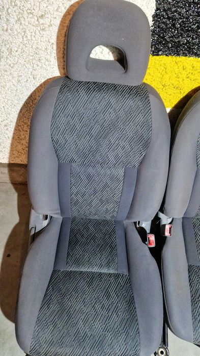 Komplet foteli i tylna kanapa RAV 4 2 (00-05)