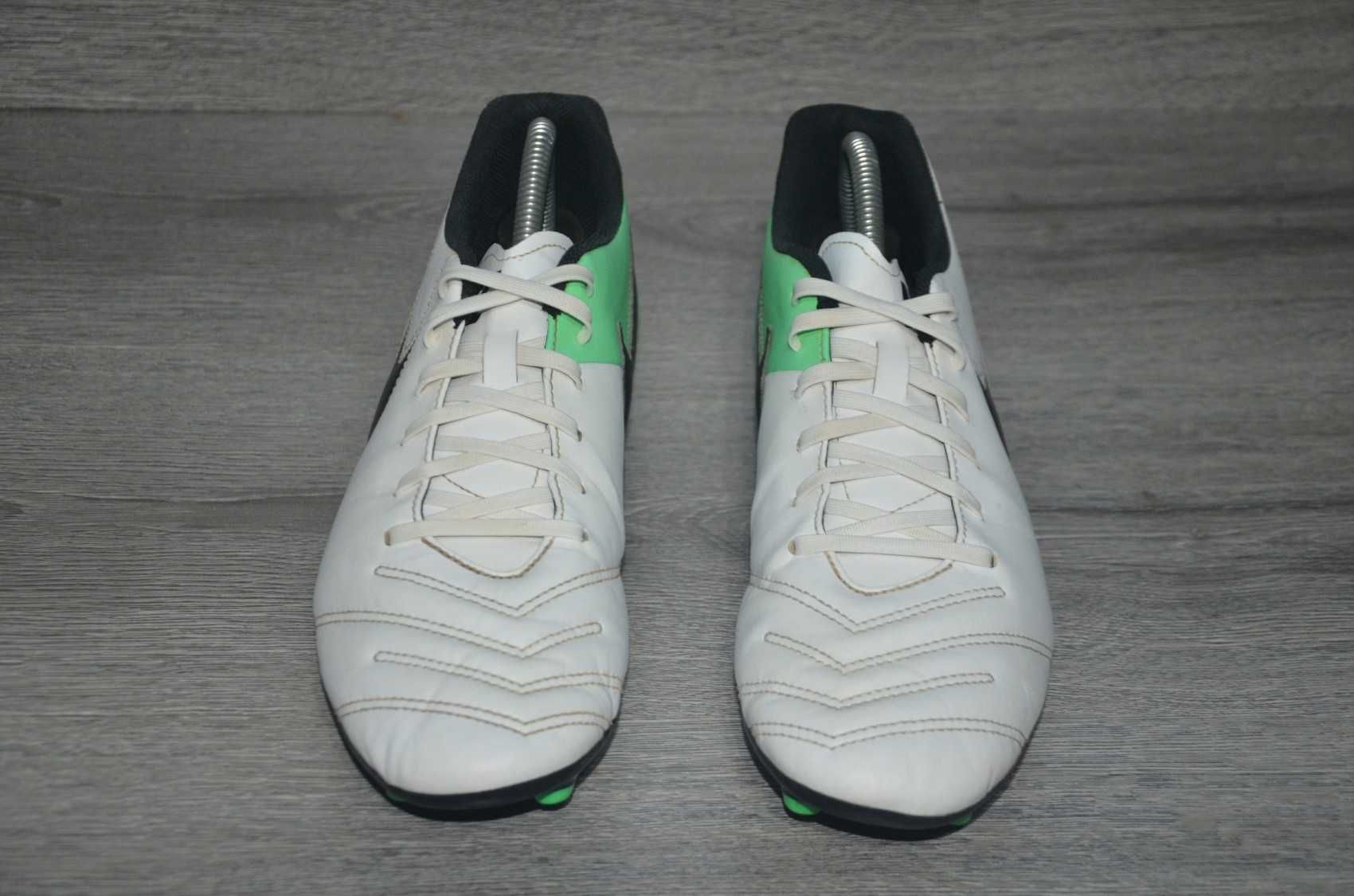 Продам кросівки для футболу Фирма Nike Tiempo Rio III   .