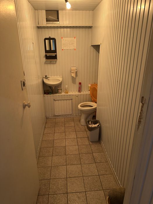 Оренда офісу 220 м² — 7 кабінетів, цоколь, вул. Незалежної України, 51