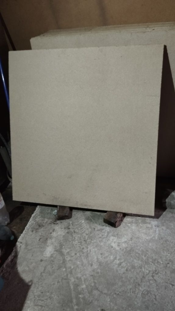 Продам квадраты ДСП , размер 104 / 104 см .