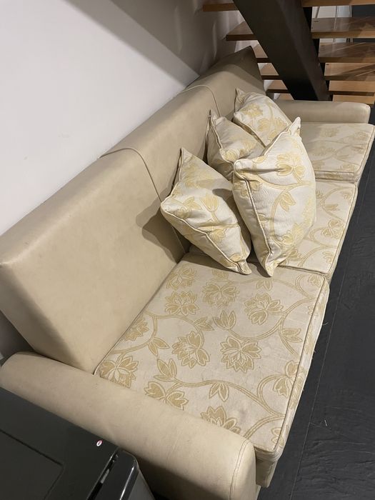 Sofa vintage bege em pele