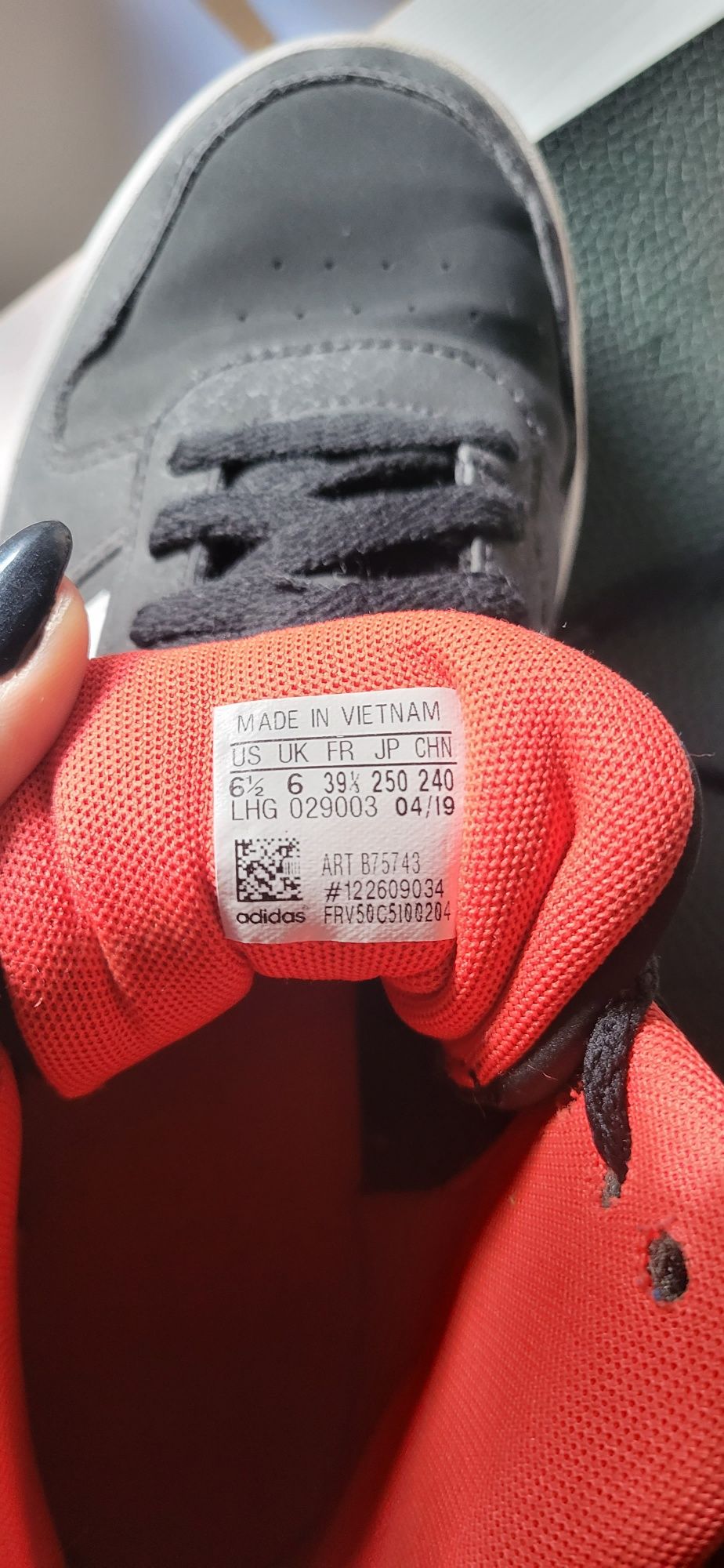 Buty adidas czarno czerwone rozmiar 39.5