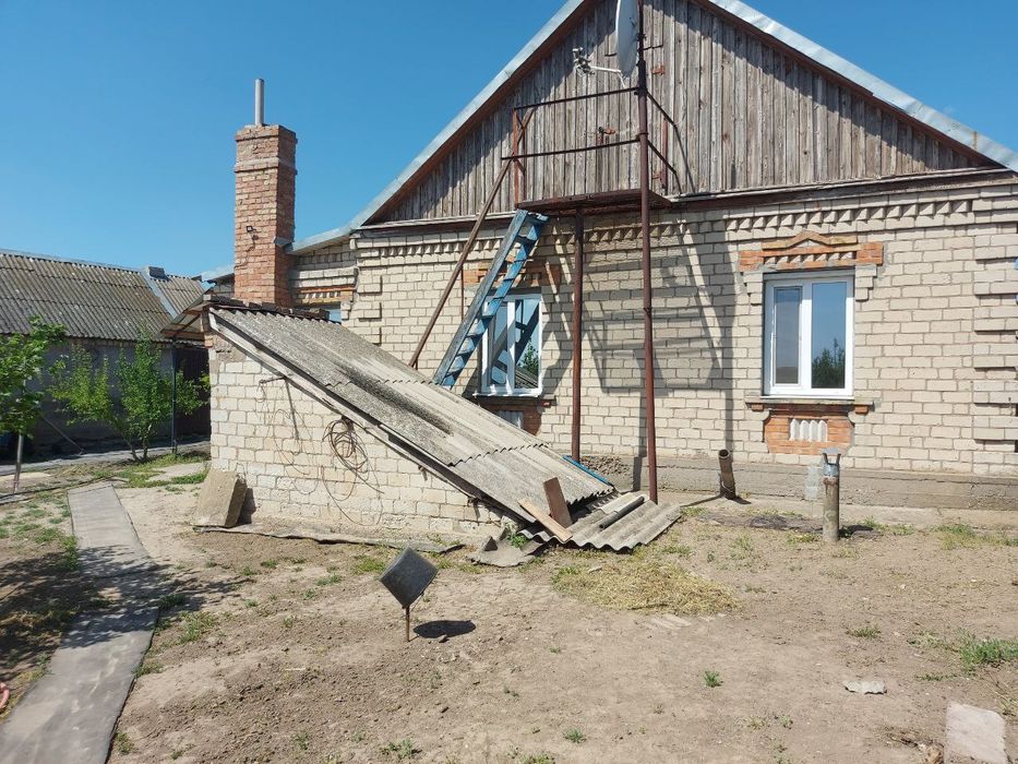 Здам будинок .Продам будинок з великою ділянкою