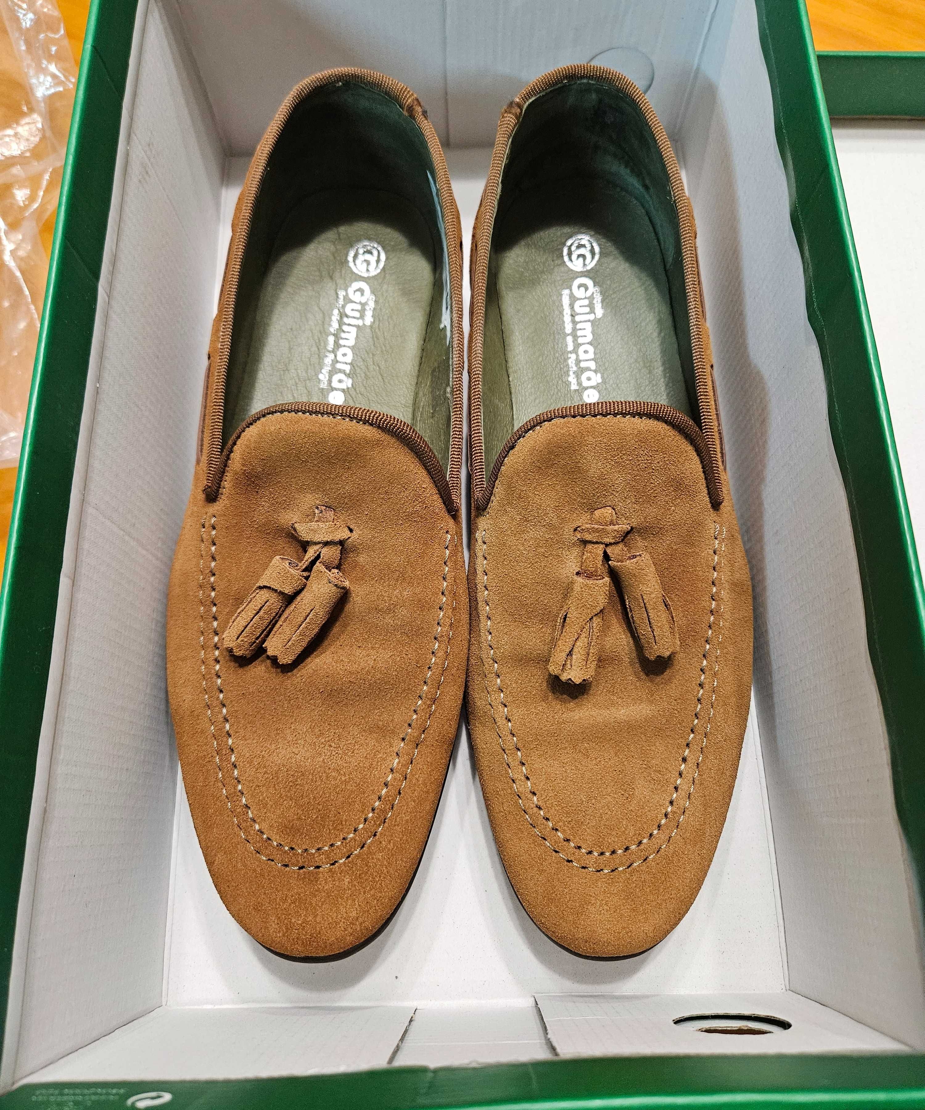 Sapatos em camurça número 40 , usados apenas uma vez , estado novo