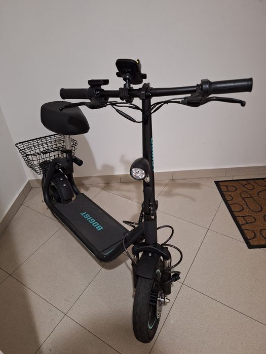 Trotinete elétrica.