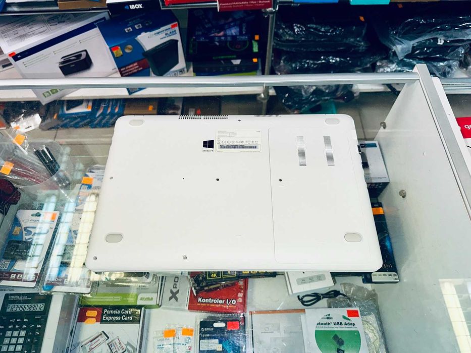 Laptop SAMSUNG 370R 15,6" biały 2117U 8GB 256GB Win 11