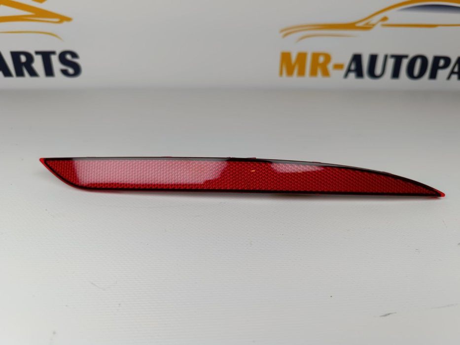 Відбивач катафот заднього бампера лівий правий Tesla Model Y