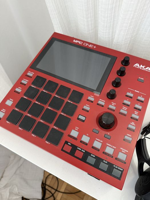 Akai mpc one+ stacja robocza ideał