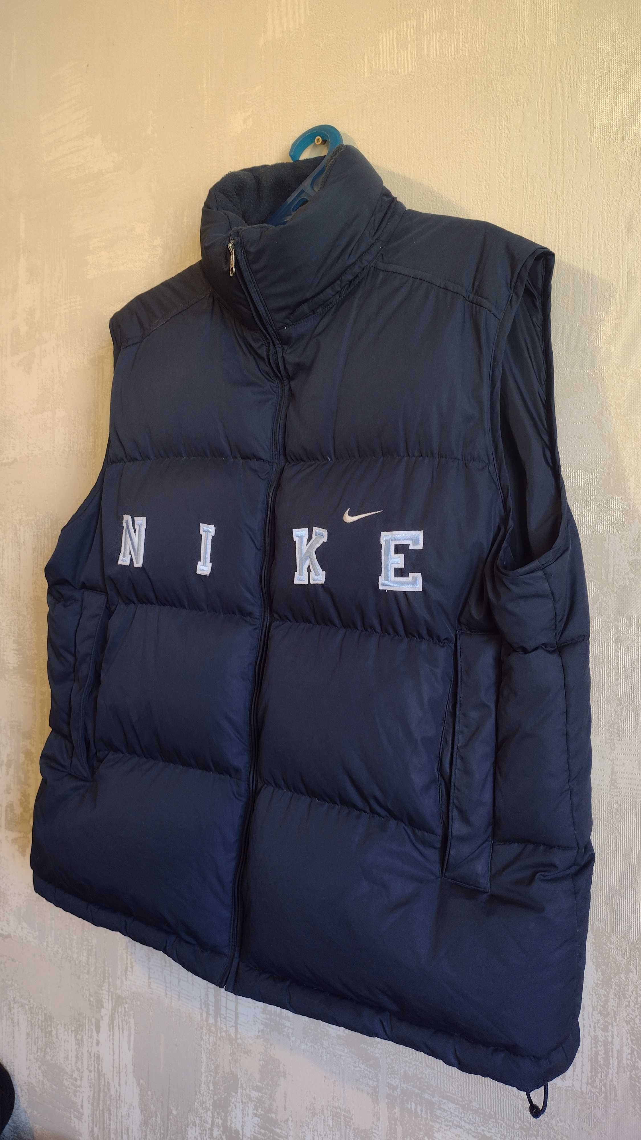 Пухова жилетка Nike Vintage size L big logo