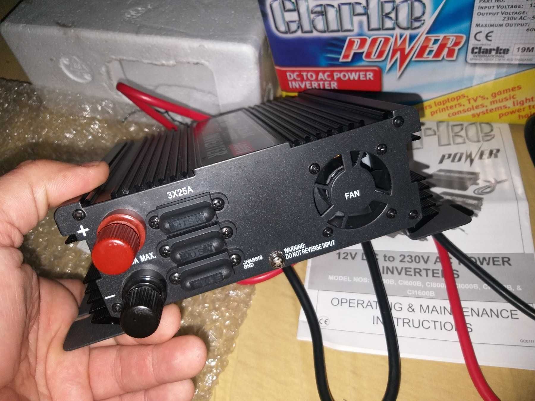 Інвертор Clarke 600w 12-220в правильний сінус АНГЛІЯ