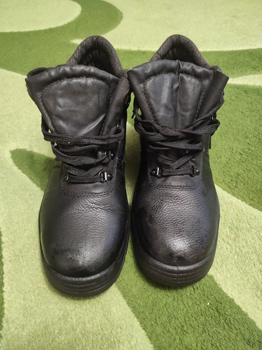 Чорні шкіряні черевики на осінь uk 10 eur 44