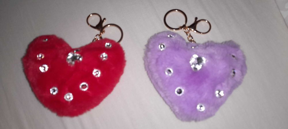 Futerko pluszowy brelok przypinka do torebki i kluczy Serce