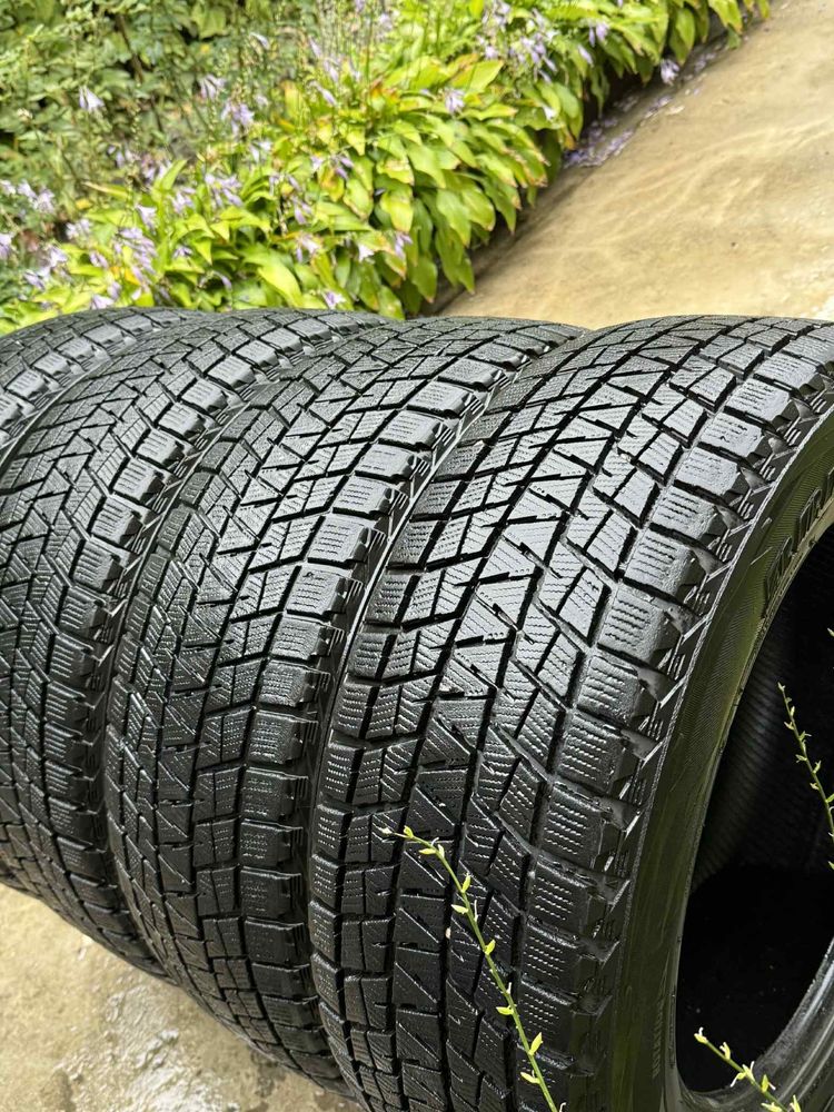 Зимові шини 225/60 R17 99R Bridgsone blizzak DM-V1
