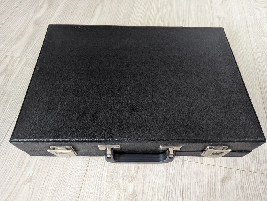 Дипломат фірми Рата