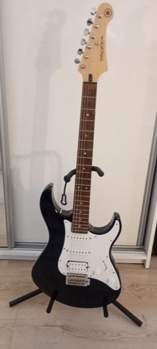 Gitara elektryczna Yamaha pacyfica z dodatkami