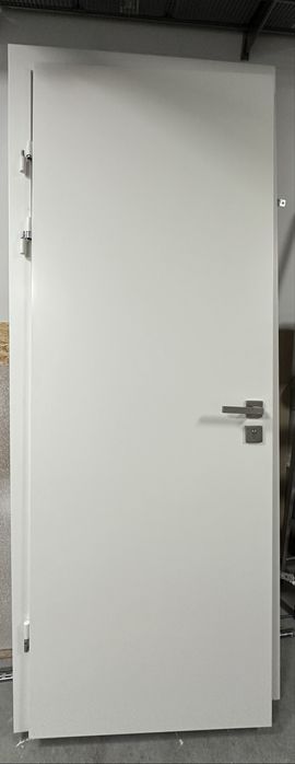 Drzwi wewnetrzne z futryną, próg