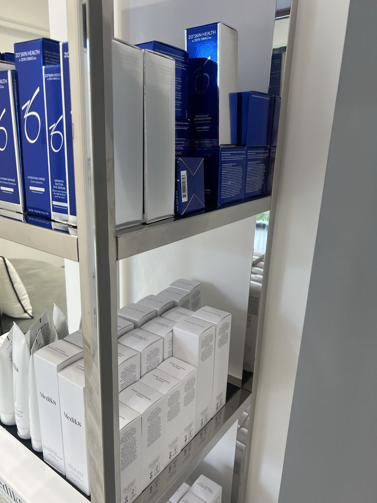 Witryna połka srebrna glamour sklep salon