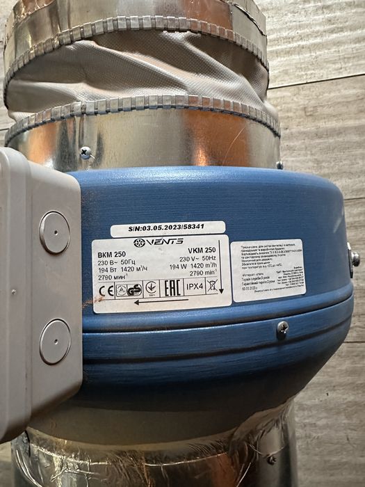 Продам вытяжку  винтиляцію для кафе в зборе