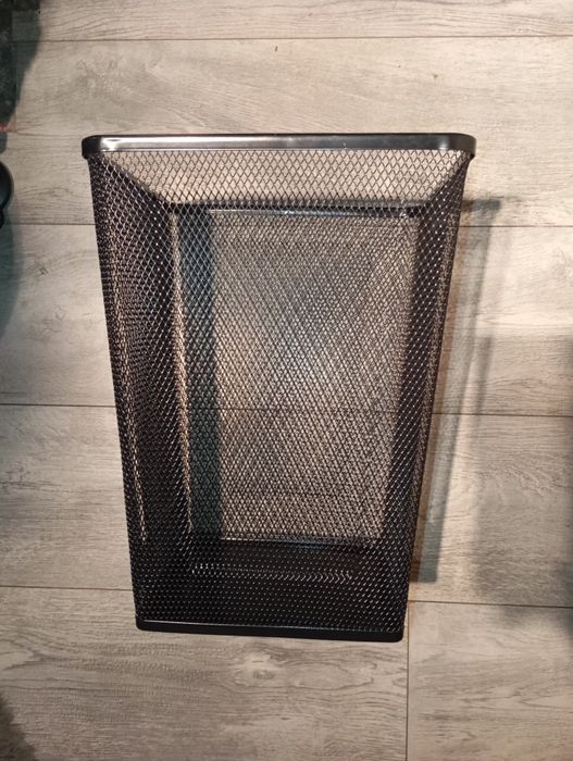 Czarny metalowy, siatkowy kosz na śmieci DRÖNJÖNS z IKEA 35cm