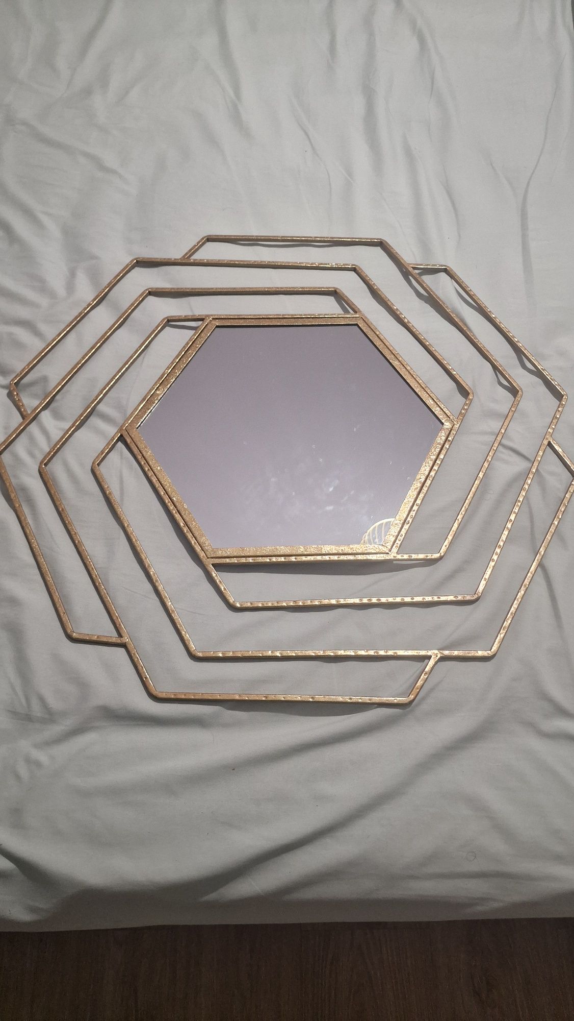 Espelho dourado. Metallico