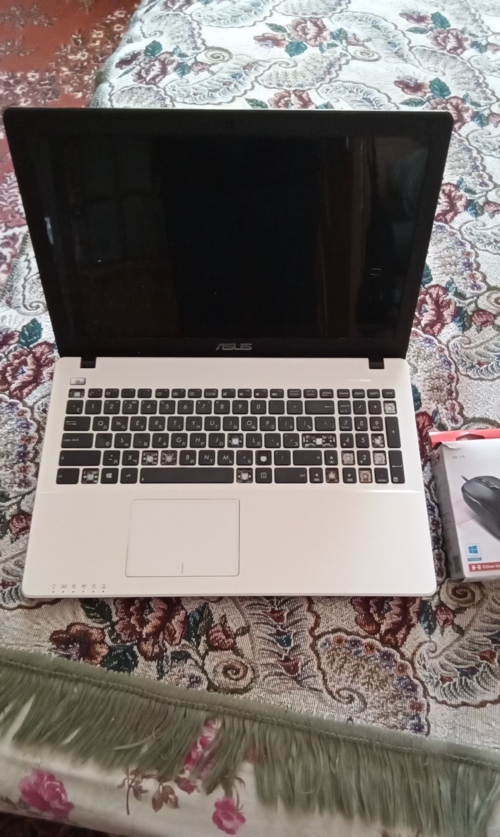 Ноутбук ASUS X550C