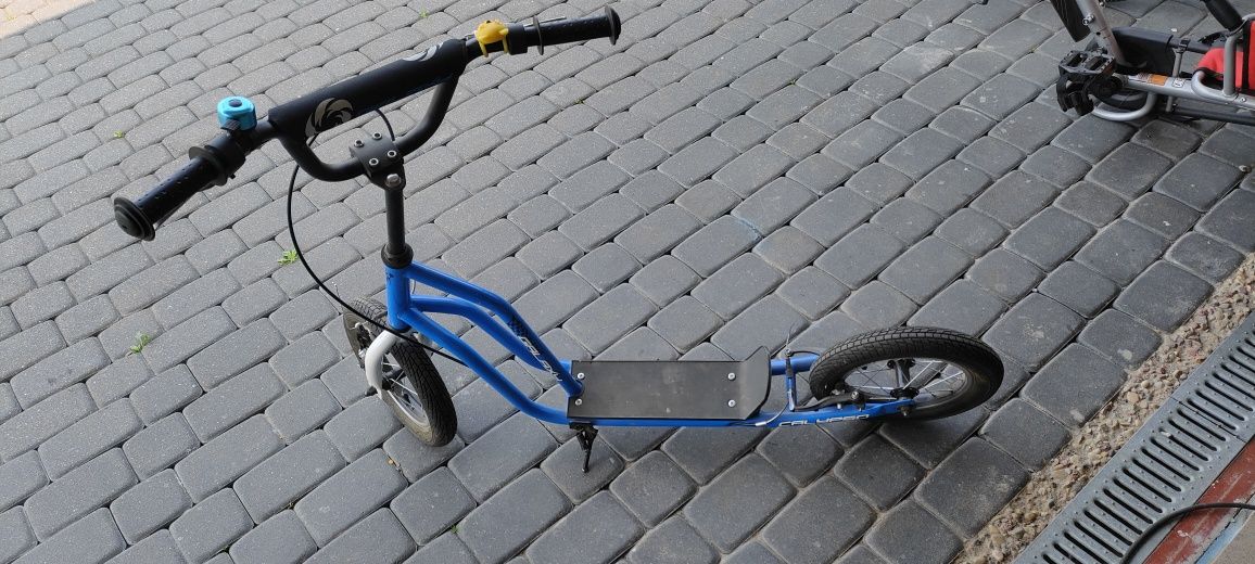 Hulajnoga z napędem nożnym