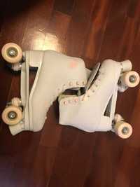 Patins de quatro rodas