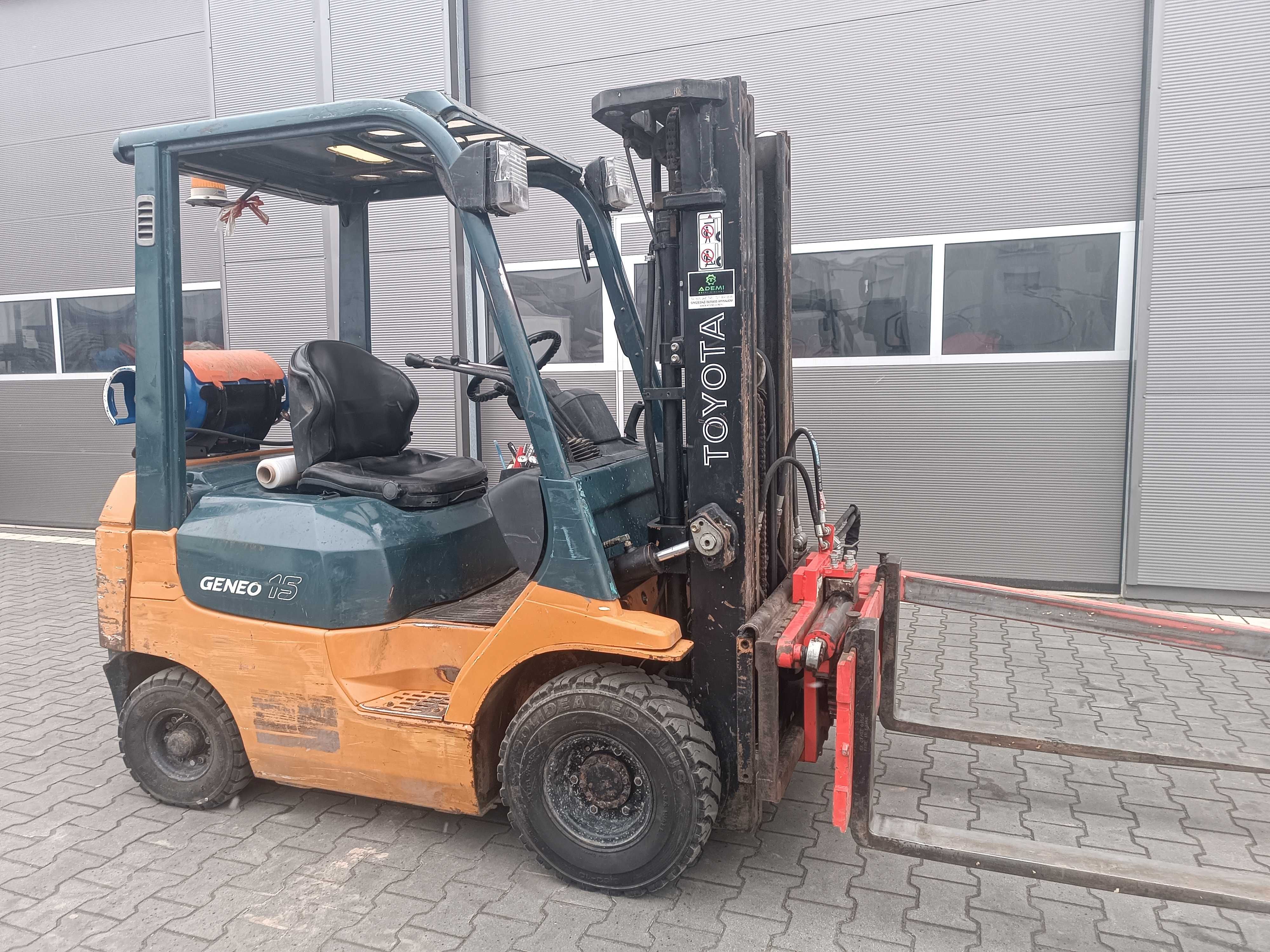 Wózek widłowy toyota 02-7FGL15 Triplex 4,3m Bardzo mały przebieg