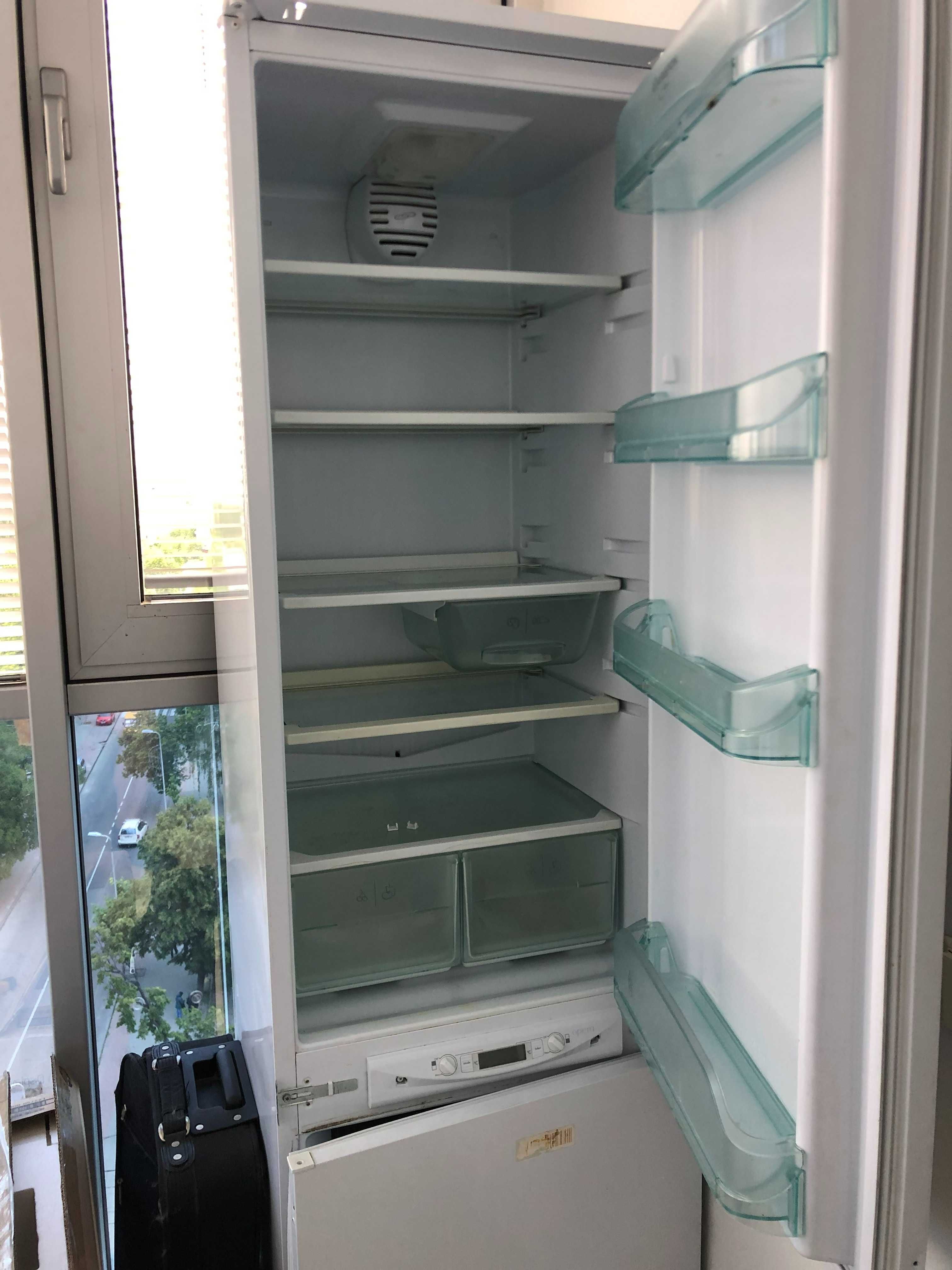 Холодильник Ariston BCB 333 A VE I (ВБУДОВАНИЙ)