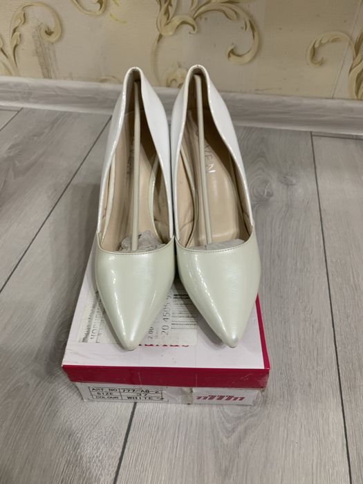 Белые туфли 37 размер