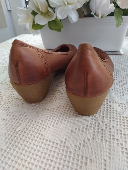 Sapatos em pele - Tamanho 38 - Novos!