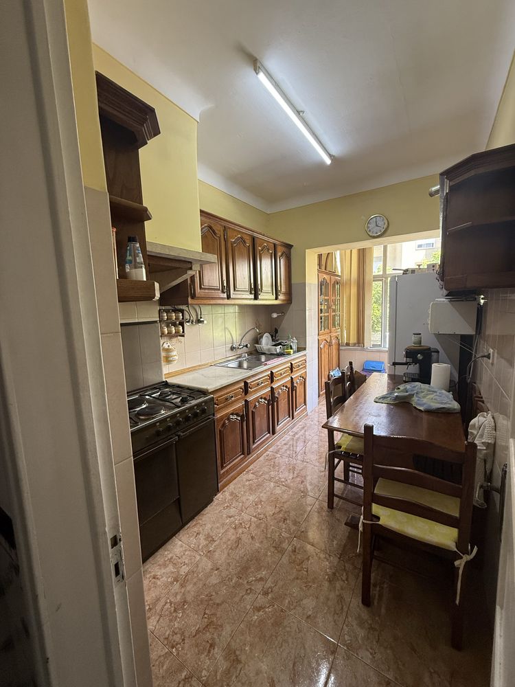 QUARTO amplo 2 camas casaln c/s filho em Olival Basto