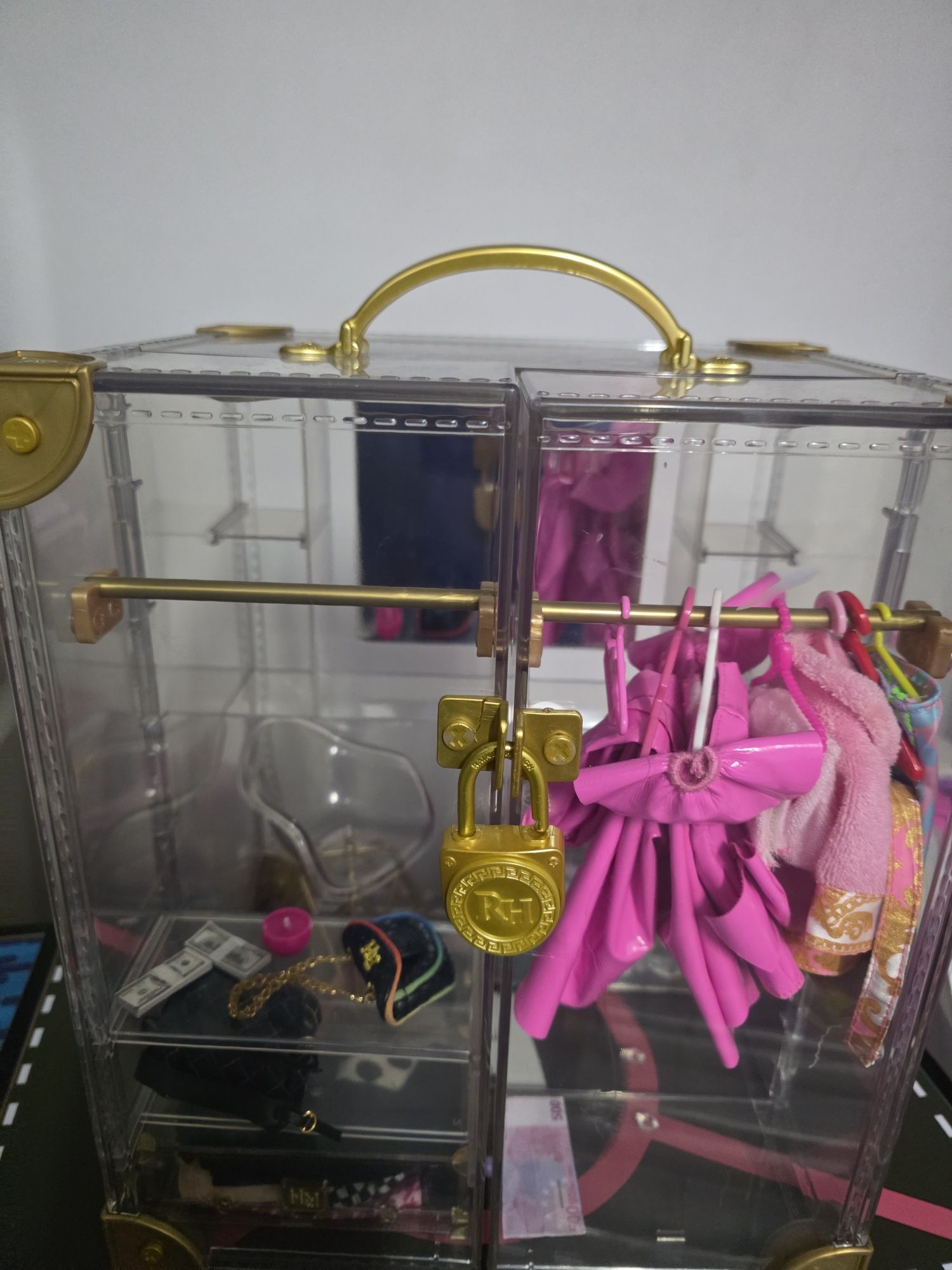 Rainbow high deluxe closed