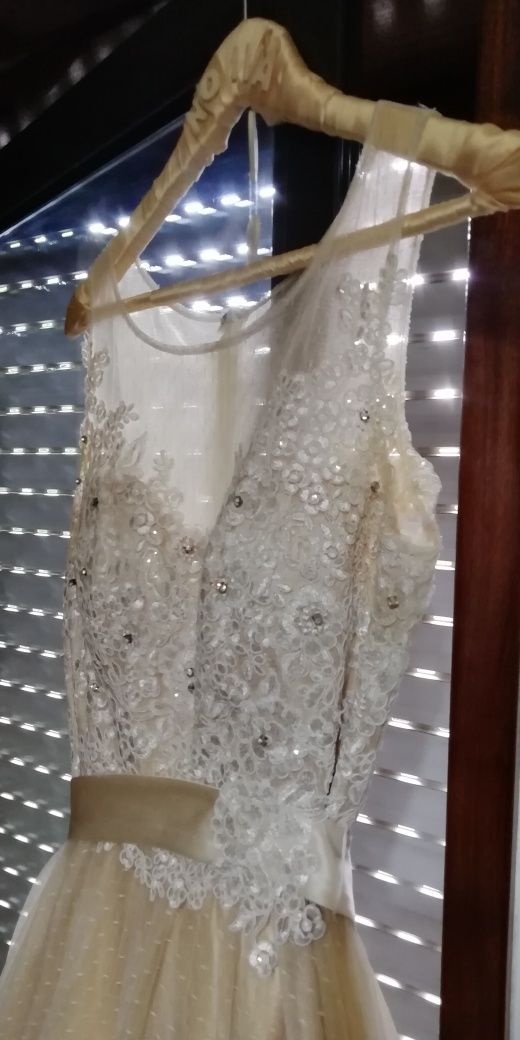 Vestido Noiva com saiote e véu Amour Glamour