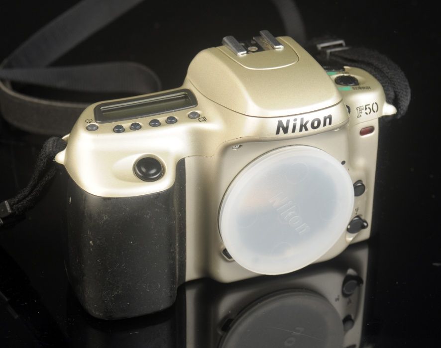 Máquina fotográfica Nikon F50
