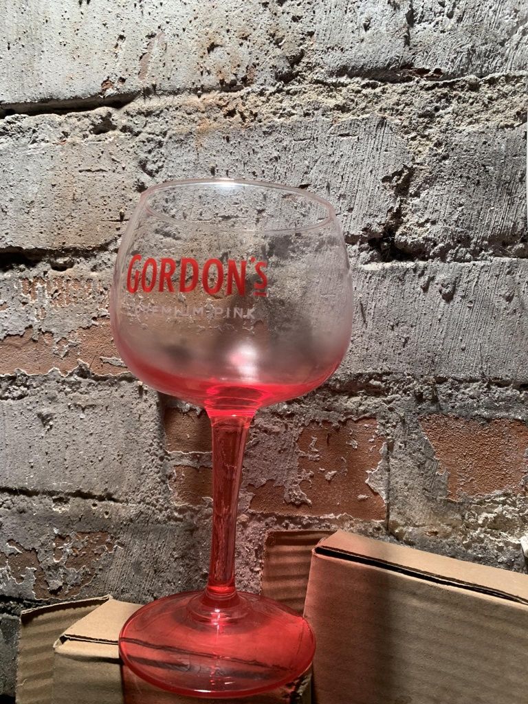 Kieliszki do ginu Gordons w dwóch wersjach