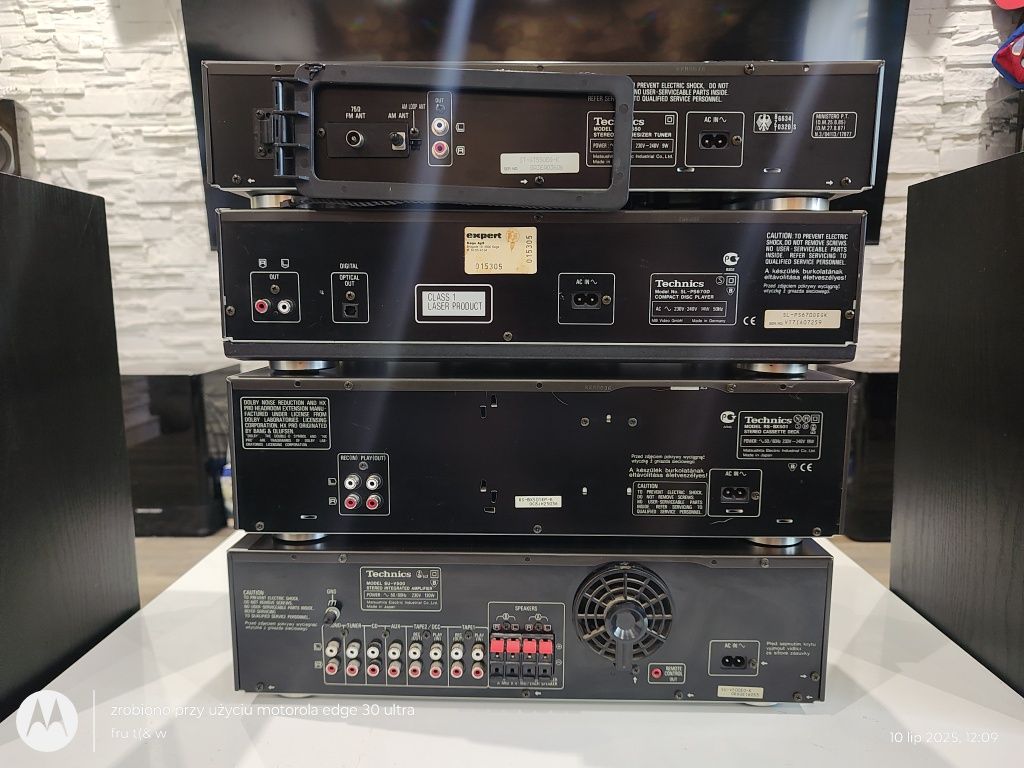 Wierza Technics wraz z kolumnami