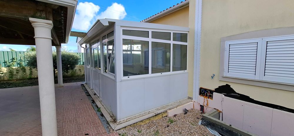 Marquise em alumínio e vidro – Excelente para fechar espaço exterior