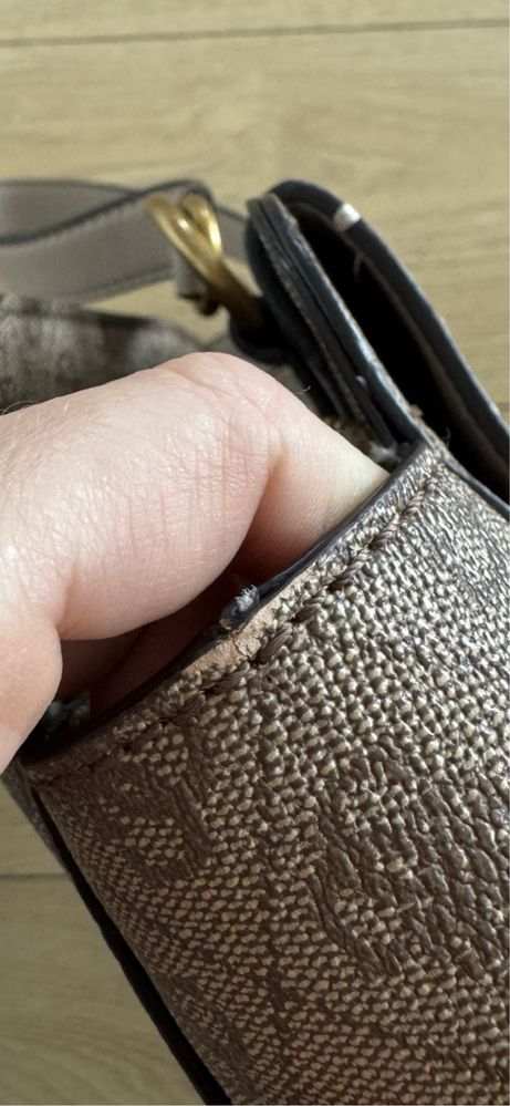 torba torebka logo marka Guess dużo przegródek