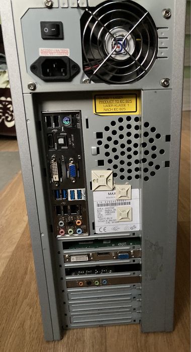 Komputer Asustek -stacjonarny