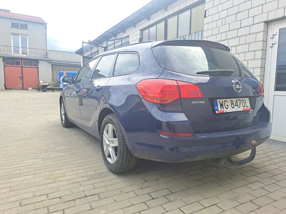 Sprzedam Astra J 1.7Diesel. ADTR uszkodzony silnik