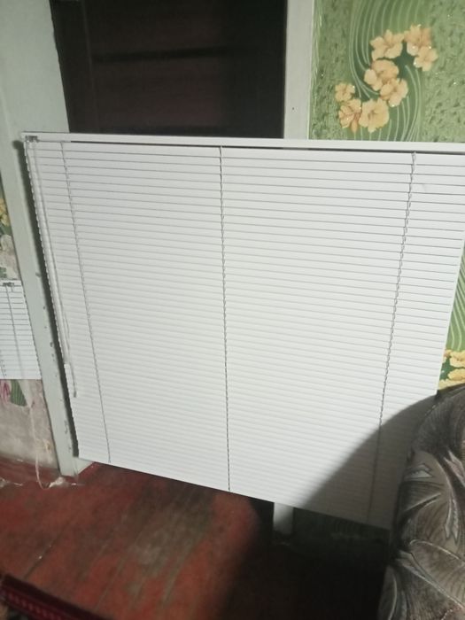 Жалюзі на окно, форточка