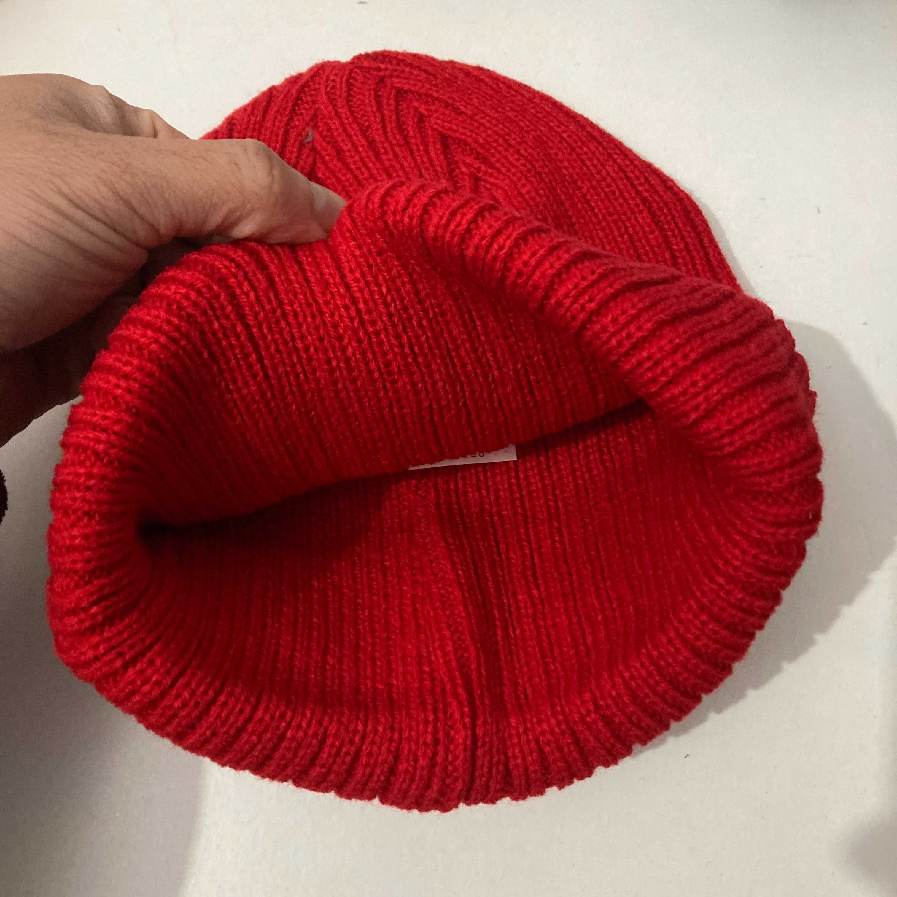 Gorros vermelho preto cinza (NOVOS)