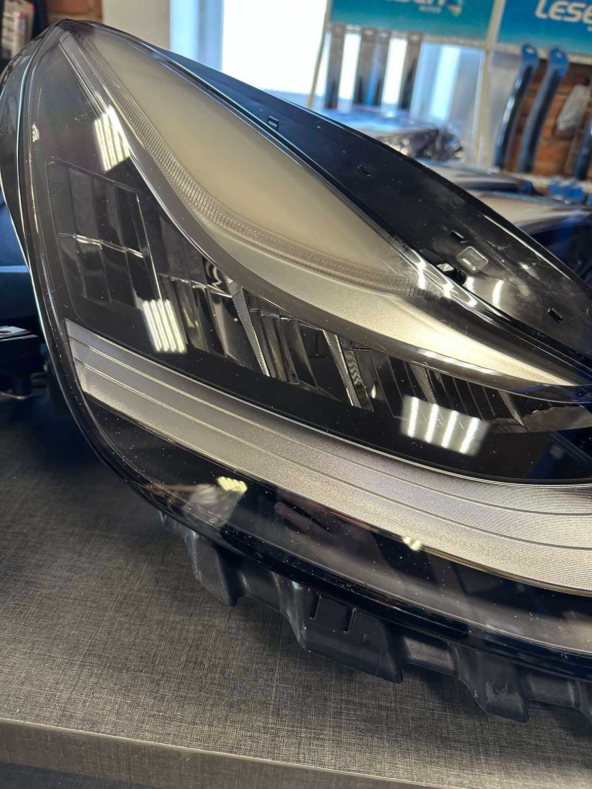 Продам фару передню Tesla M3 ,Tesla MY