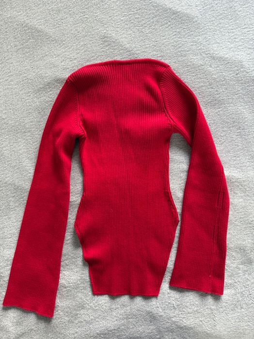 Кофтинка в рубчик з гарним декольте