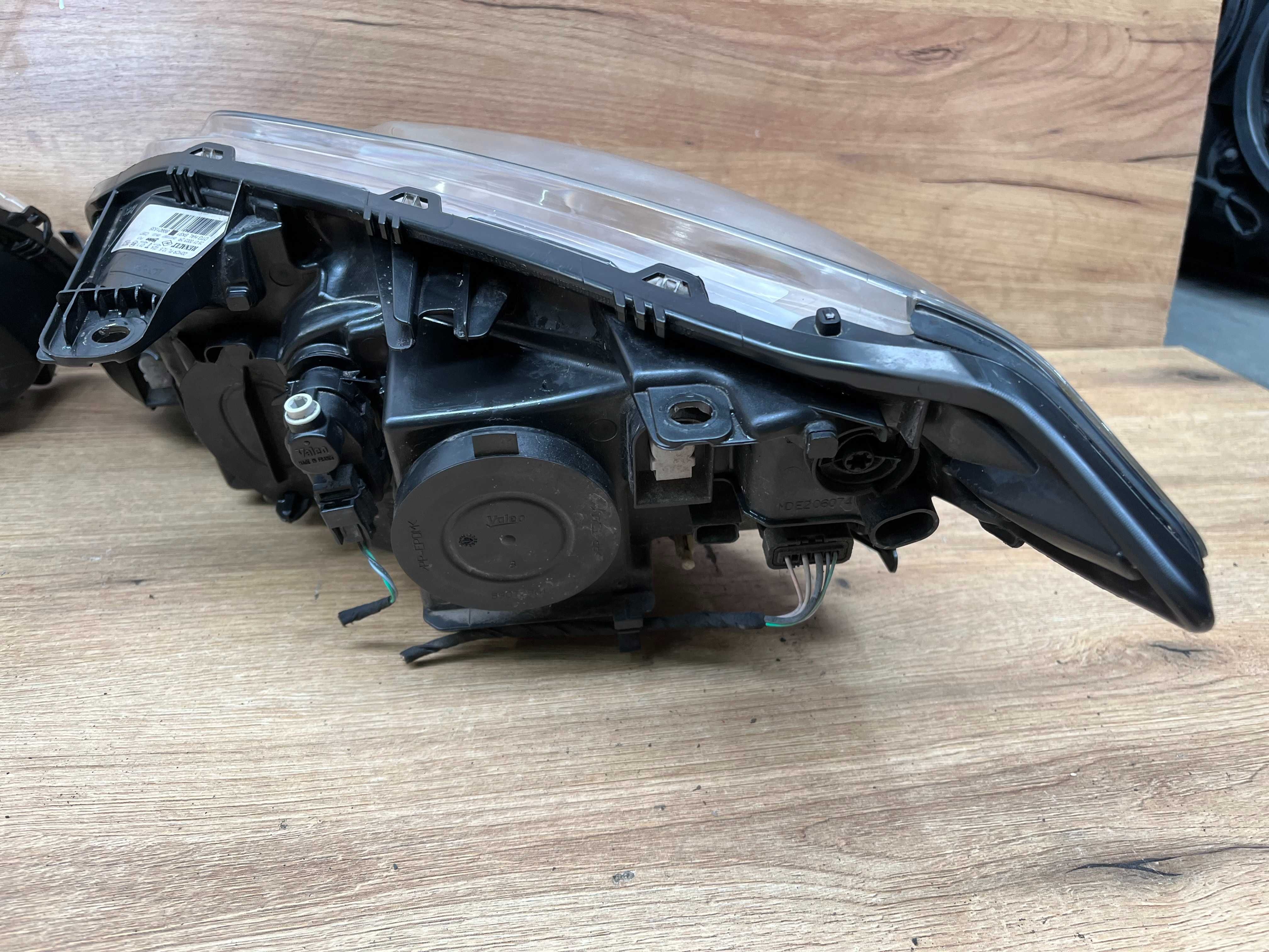 Lampa/reflektor przedni lewy prawy Renault Laguna 3