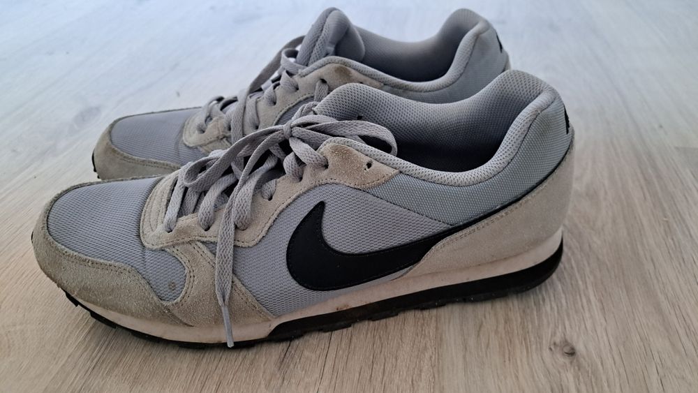 Buty bezowe, sportowe roz. na metce 45,5 nike