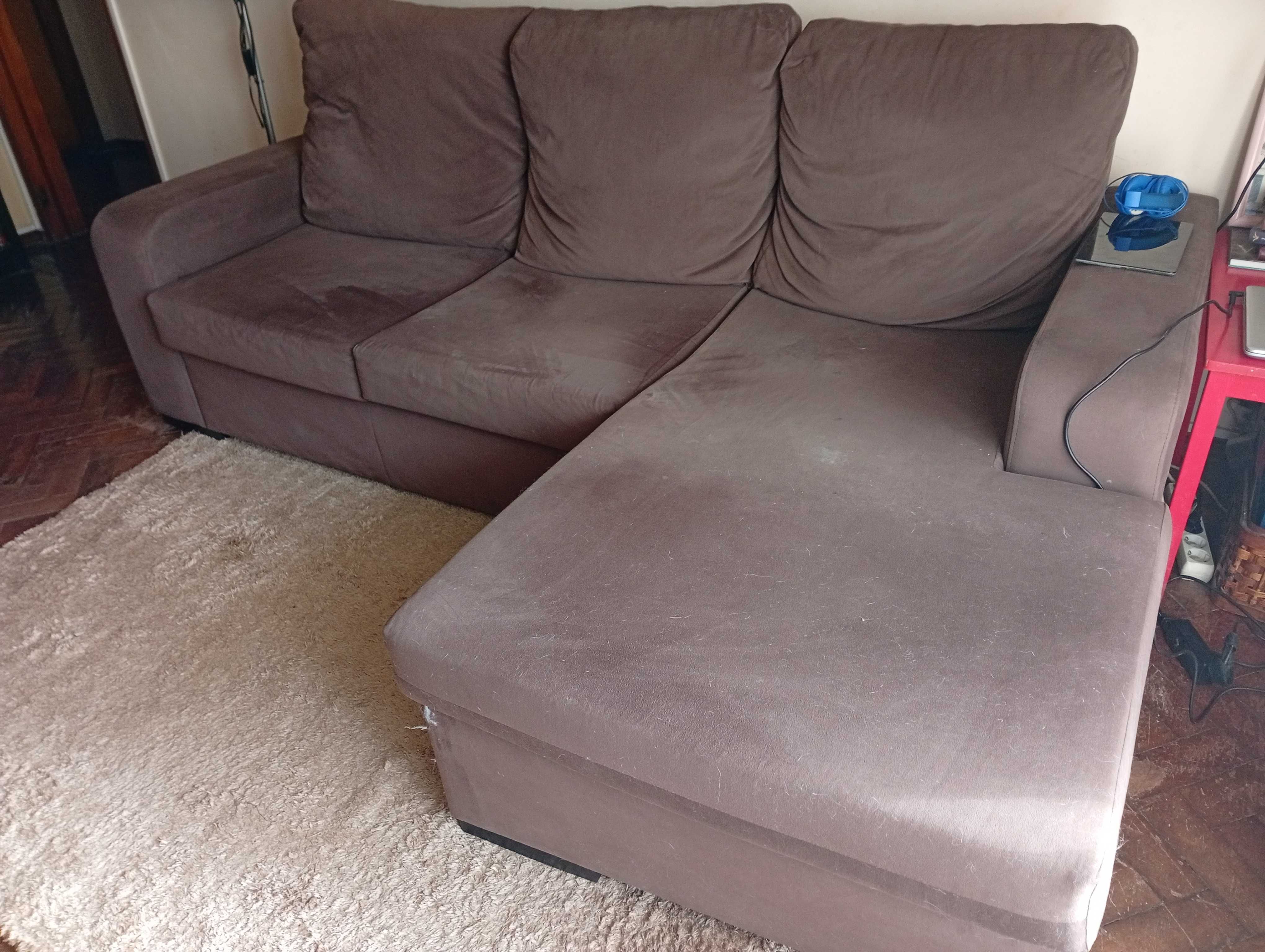 Sofá com Chaise Long